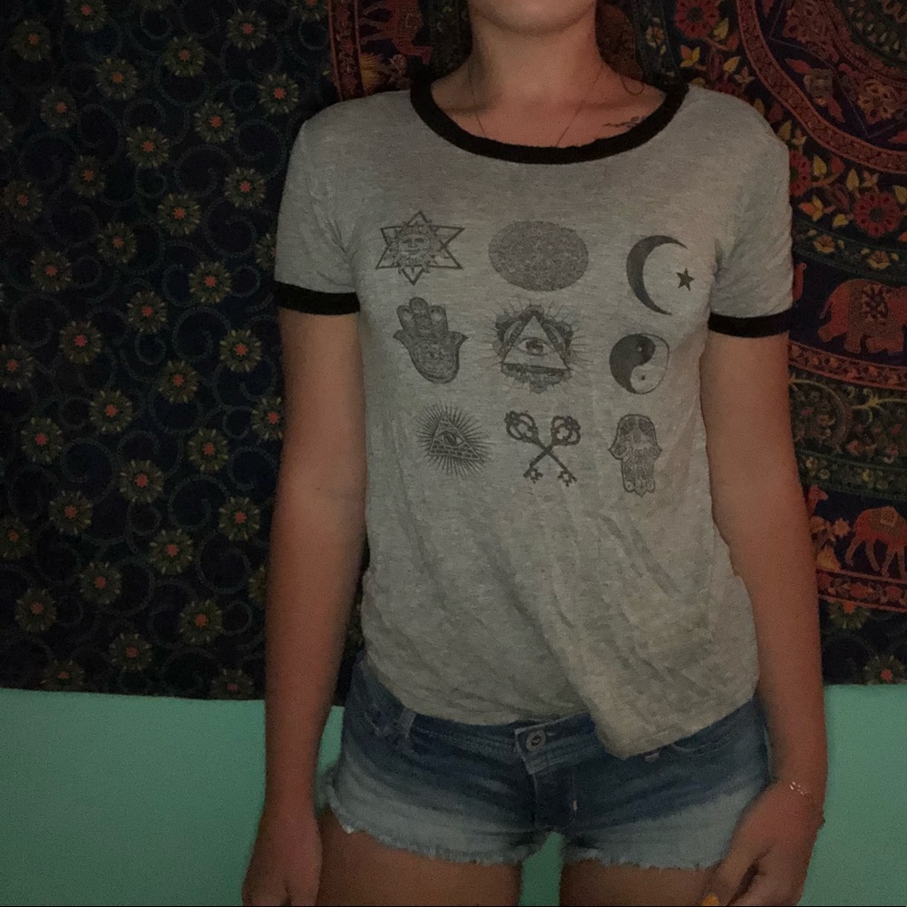 Gray graphic tee